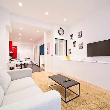 Exceptionnel A Montmartre Apartment *